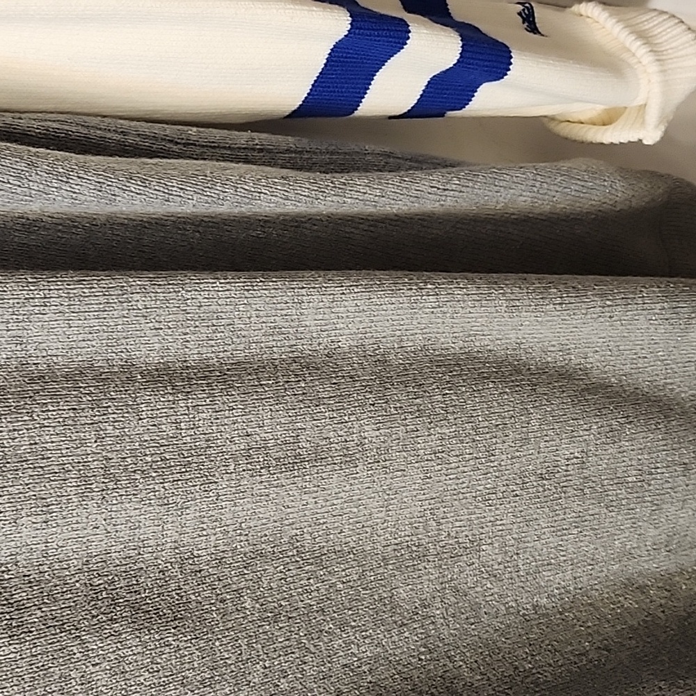 Mitchell & Ness Gray Sweater with Cream Sleeves - Picture 6 of 6